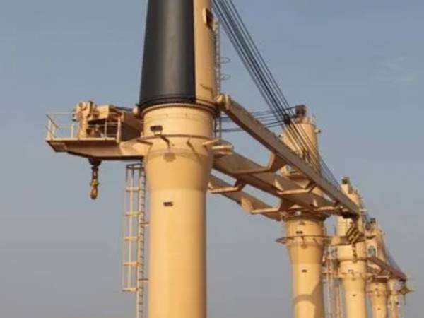 克令吊的安裝過程中如何保持施工現(xiàn)場(chǎng)的整潔和**？